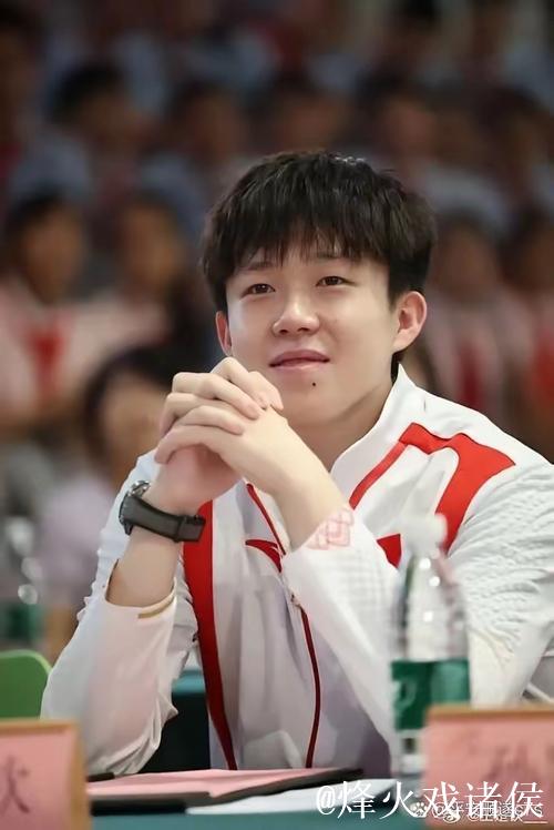 香港总决赛落幕,王楚钦回京,曝光照片引发唏嘘 香港总决赛落幕,王楚钦回京,曝光照片引发唏嘘